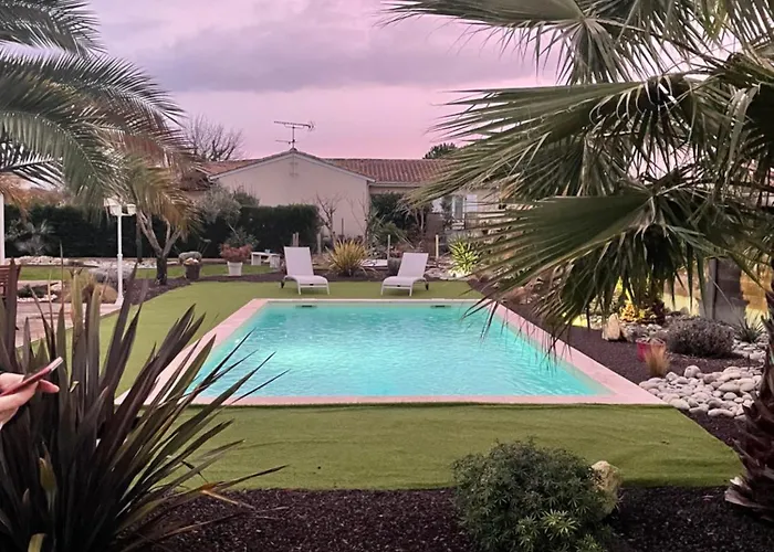 Prázdninový dům Charmante Maison Entre Chateaux Et Ocean *